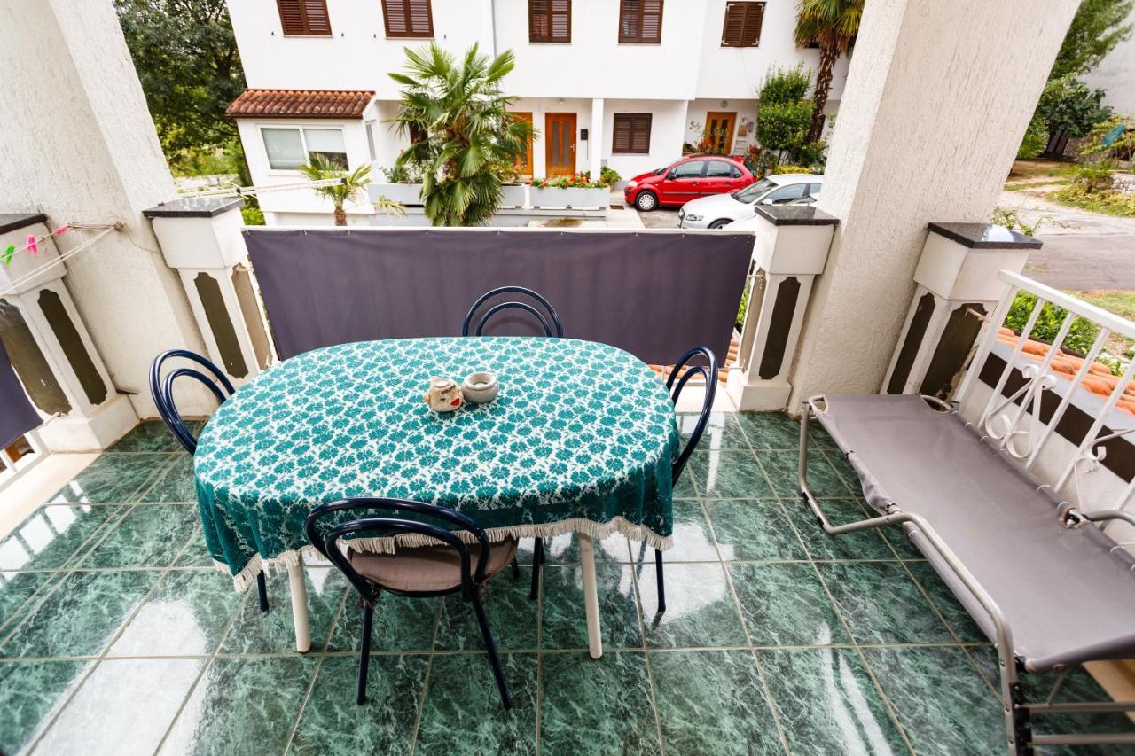 Apartmani Mili Malinska Exterior photo