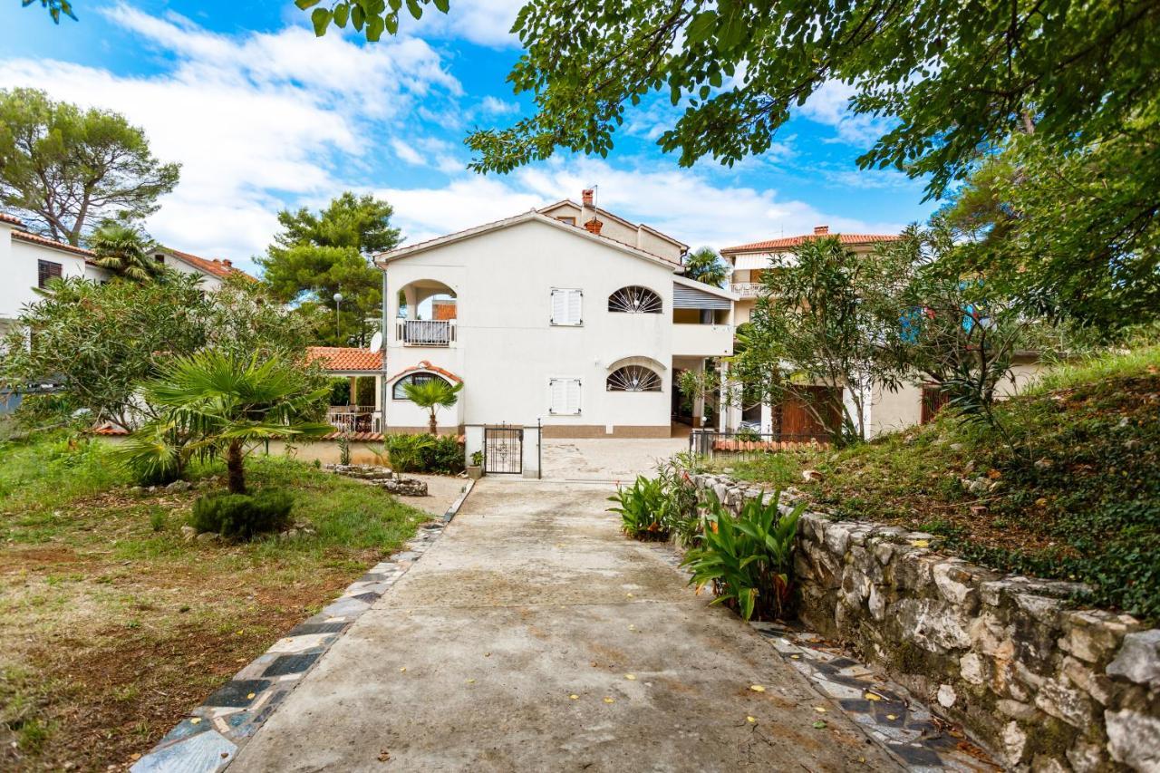Apartmani Mili Malinska Exterior photo