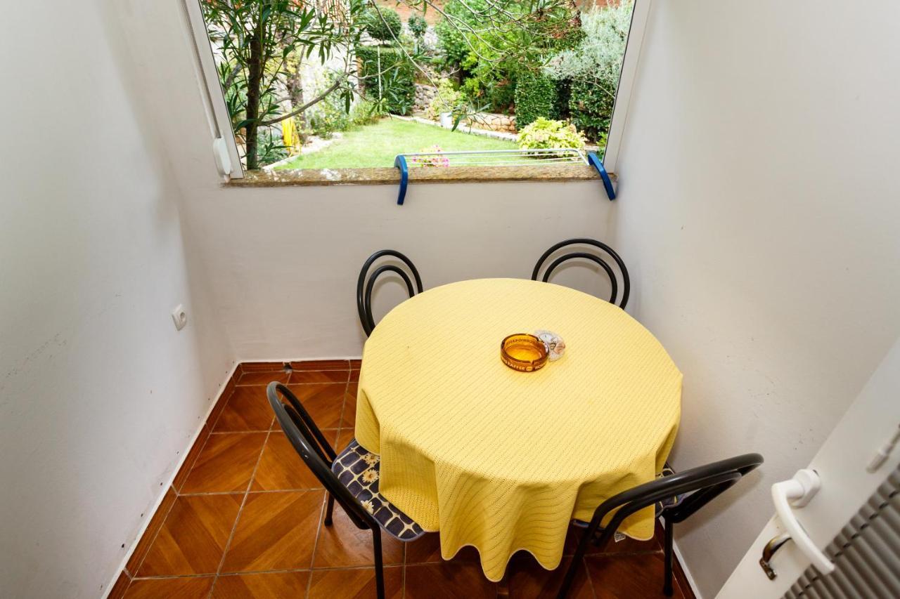 Apartmani Mili Malinska Exterior photo