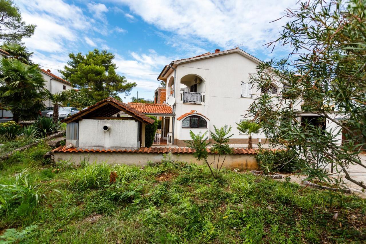 Apartmani Mili Malinska Exterior photo