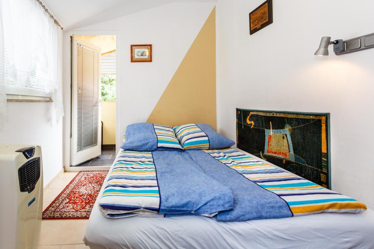 Apartmani Mili Malinska Exterior photo
