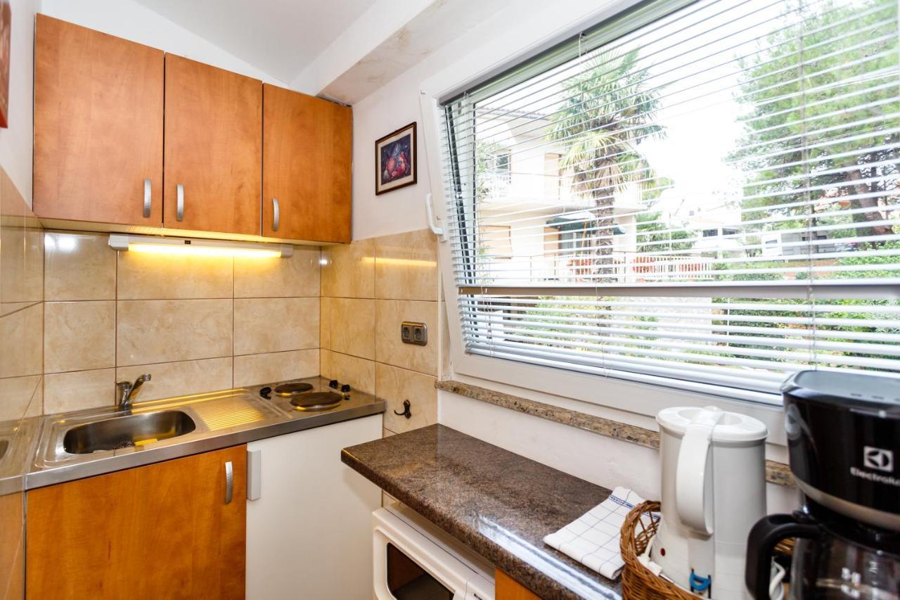 Apartmani Mili Malinska Exterior photo
