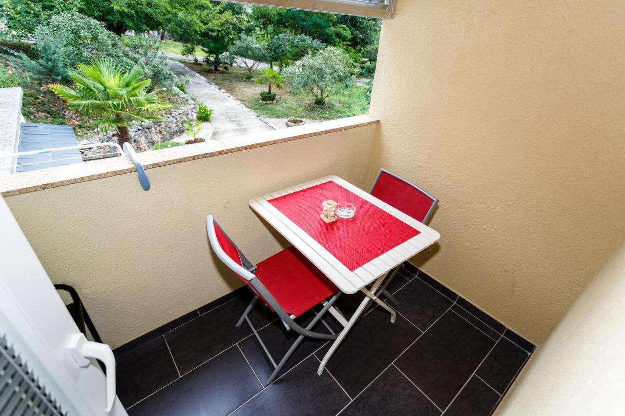 Apartmani Mili Malinska Exterior photo