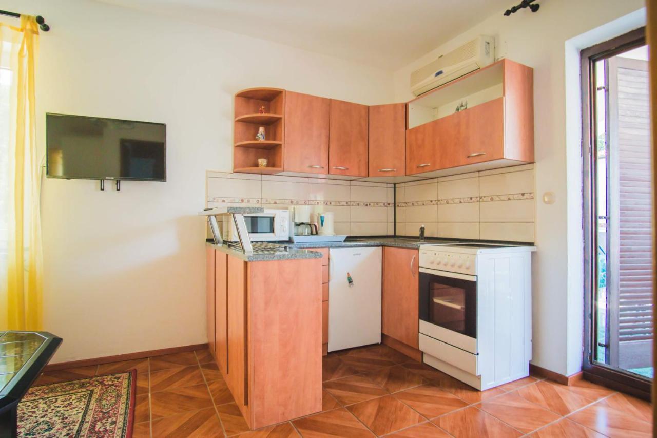 Apartmani Mili Malinska Exterior photo