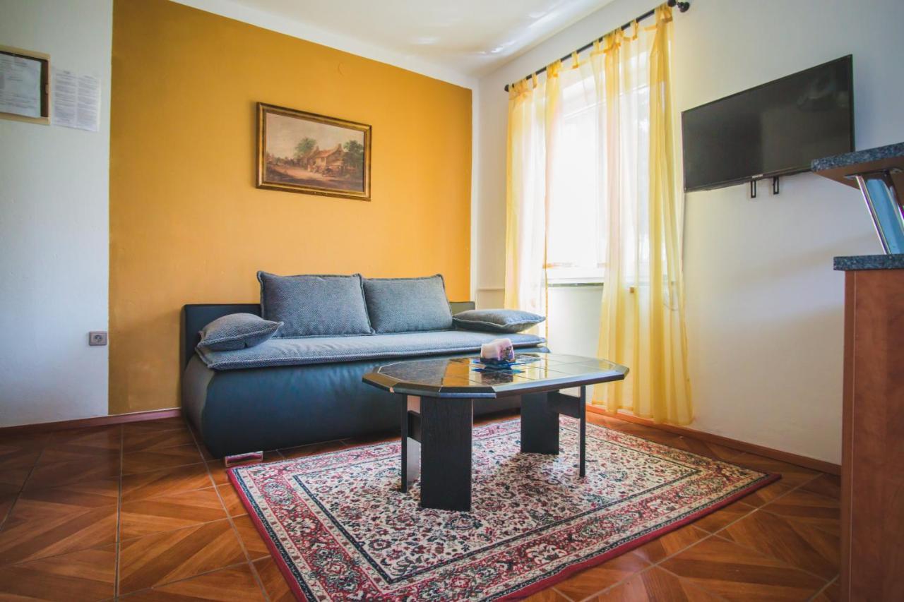 Apartmani Mili Malinska Exterior photo